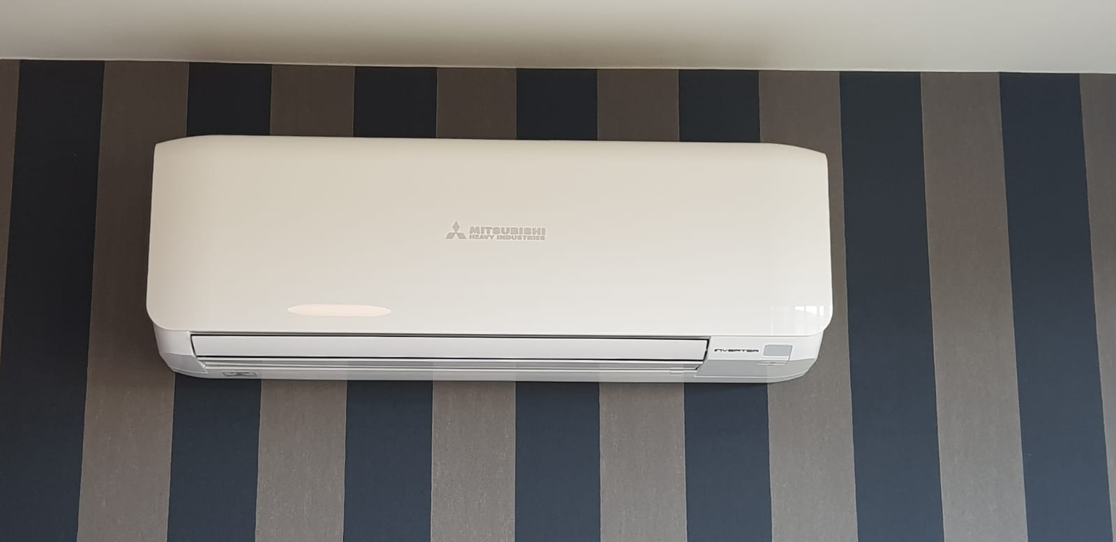 Mitsubishi wandmodel airco in een leefruimte